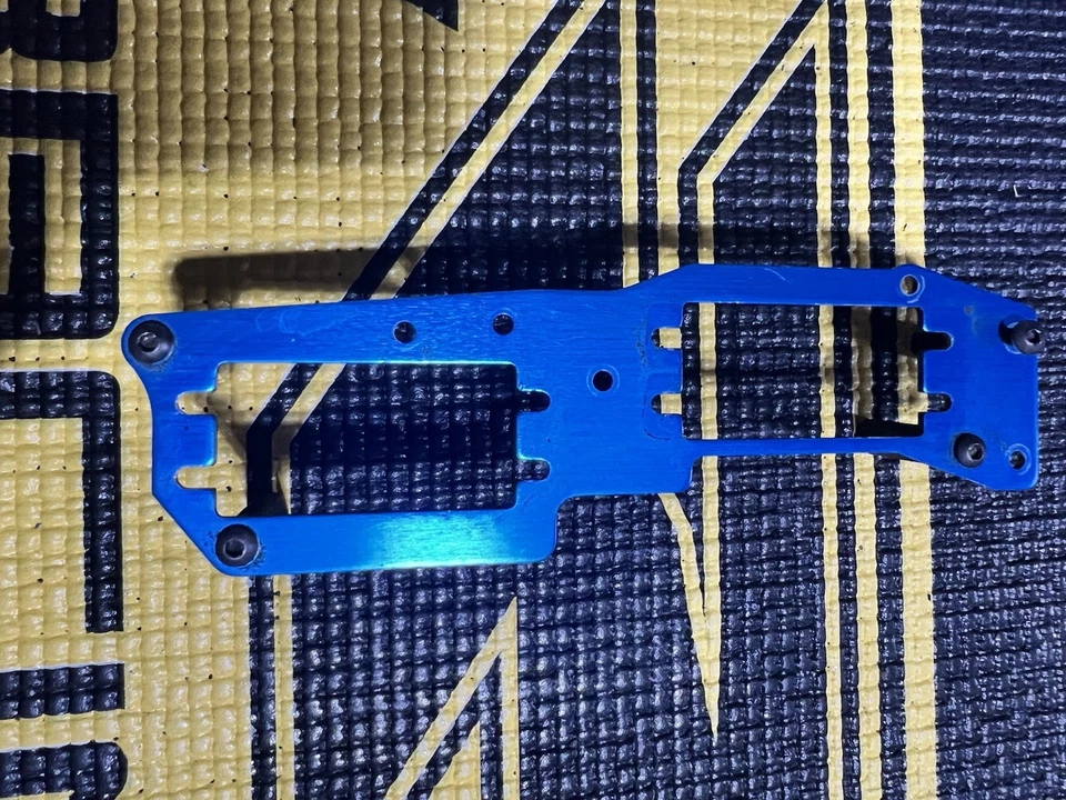 Bandeja de radio de aluminio azul OFNA 40049. Ravager 4.6/Violator 9.5 - Usado Foto 2 de 4