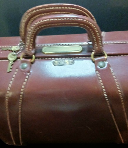 Lord Ashley Luggage Leather Large Compartments H 18” X W 21” X D 6 1/2" 2 Keys - Picture 3 of 24