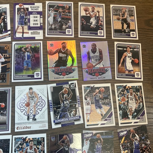 Enorme lotto di 50 carte NBA SACRAMENTO KINGS! De'aaron Fox, Domantas Sabonis e altro! - Foto 2 di 7