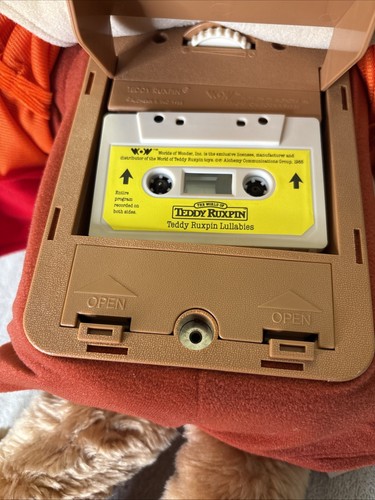 Teddy Ruxpin, His Pal Grubby With Connector Coord And Cassette - Works - Picture 7 of 15