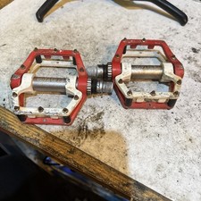 Xpedo Face Off Alloy Pedals - Red/ White - 9/16" - Universal Bicycle
