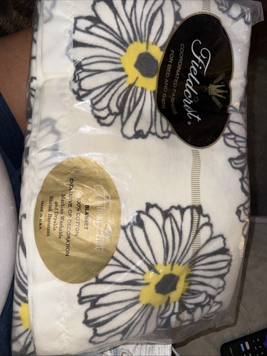 Field rest 100 Cotton Blanket “72 X 90” Twin Daisies Vintage - Picture 3 of 5