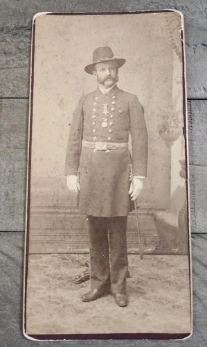 Id'ed PHOTO / GAR VETERAN IN UNIFORM