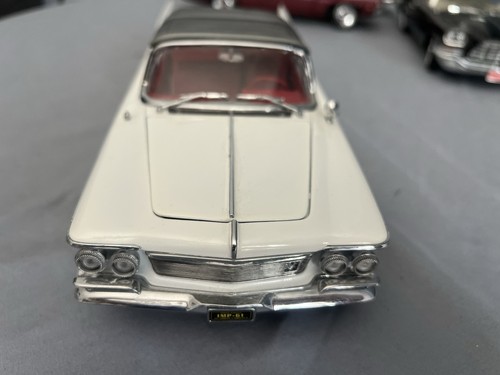 1961 IMPERIAL CROWN CONVERTIBLE, 1:18 Scale , SIGNATURE SERIES - Picture 18 of 18