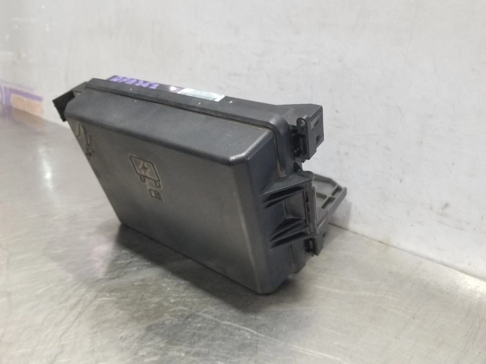 Dodge Challenger R/T 2009 caja de fusibles motor 5,7 L 04692270ah Foto 3 de 4