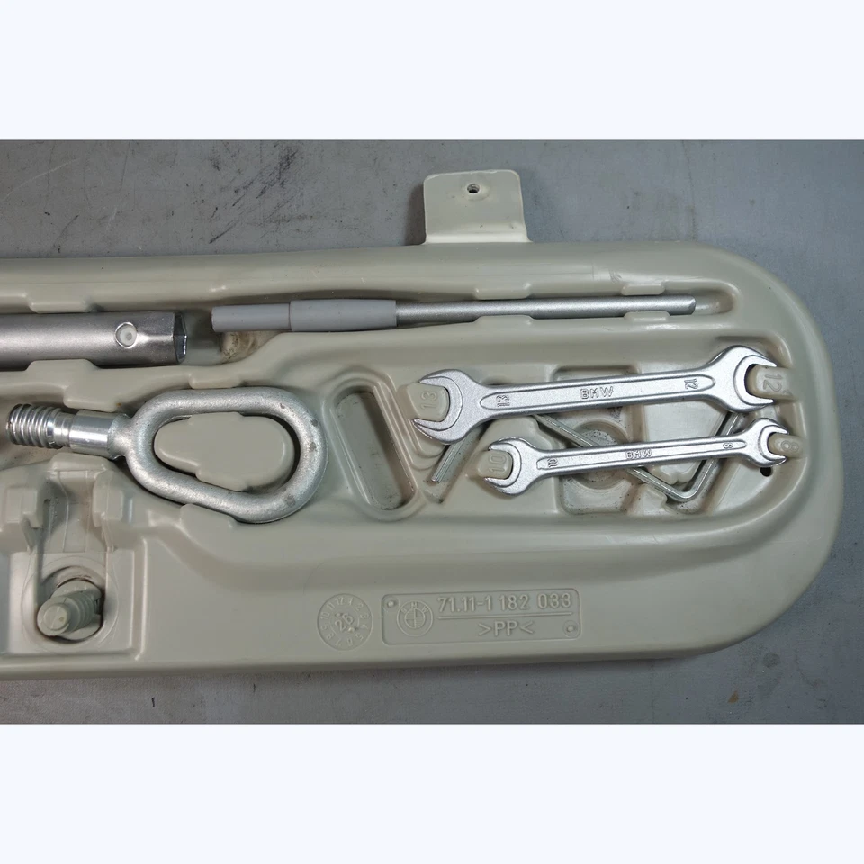 Juego de herramientas de maletero trasero BMW E36 serie 3 M3 1992-1999 caja de herramientas OE Foto 3 de 4