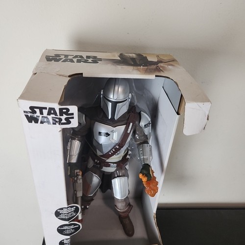 Star Wars Mandalorian Talking Interactive Action Figure Disney Exclusive READ - Picture 4 of 7