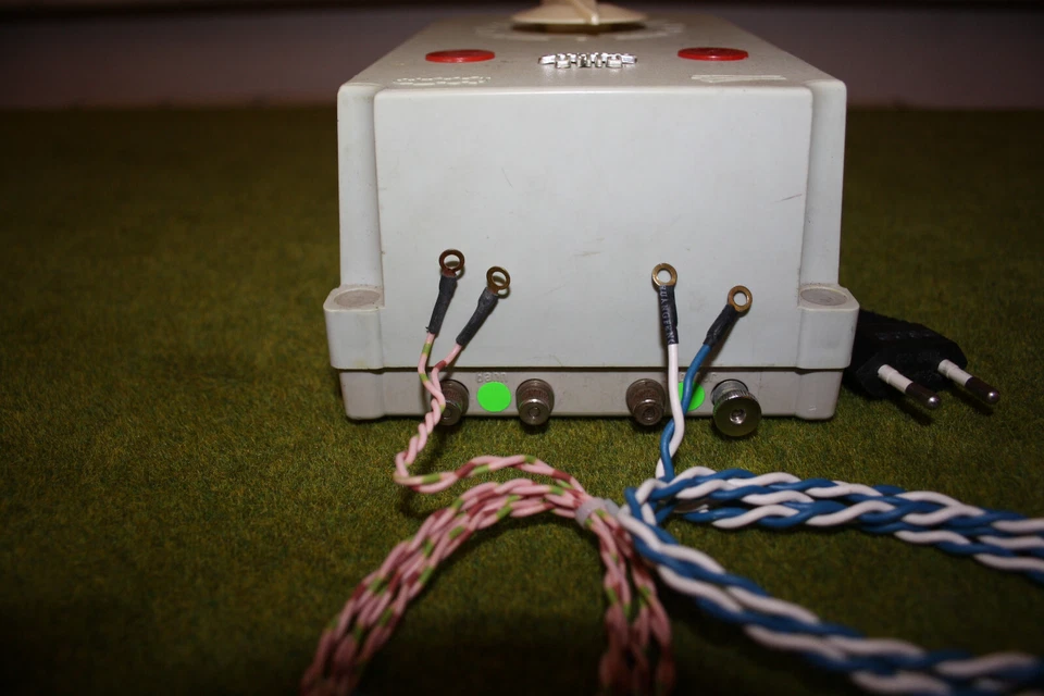 Piko Trafo FZ1 - Fahrstrom 2-12V= und Zubehör 16V~ geprüft und ok mit Abgangskab - Bild 3 von 3