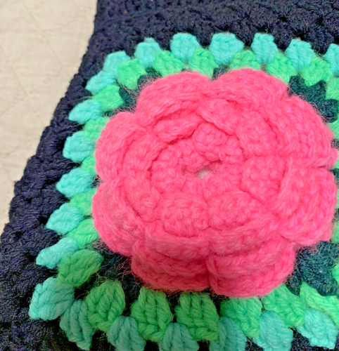 Hand Crocheted Granny Square Rosettes Afghan Throw Blanker w/Pillow 3D 50X33" - Picture 5 of 8