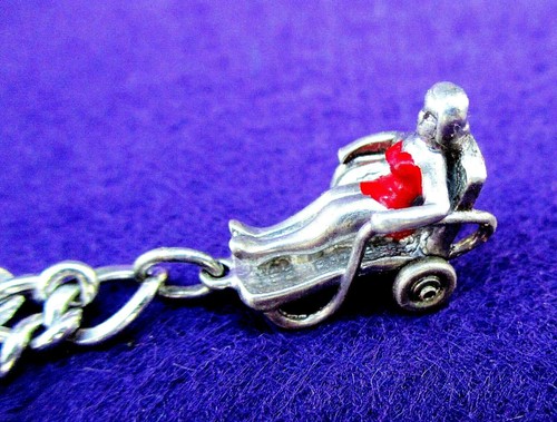 VINTAGE 1962 STERLING CHARM BRACELET - FLOWER DRUM SONG - CAROUSEL - BROADWAY - Picture 6 of 10