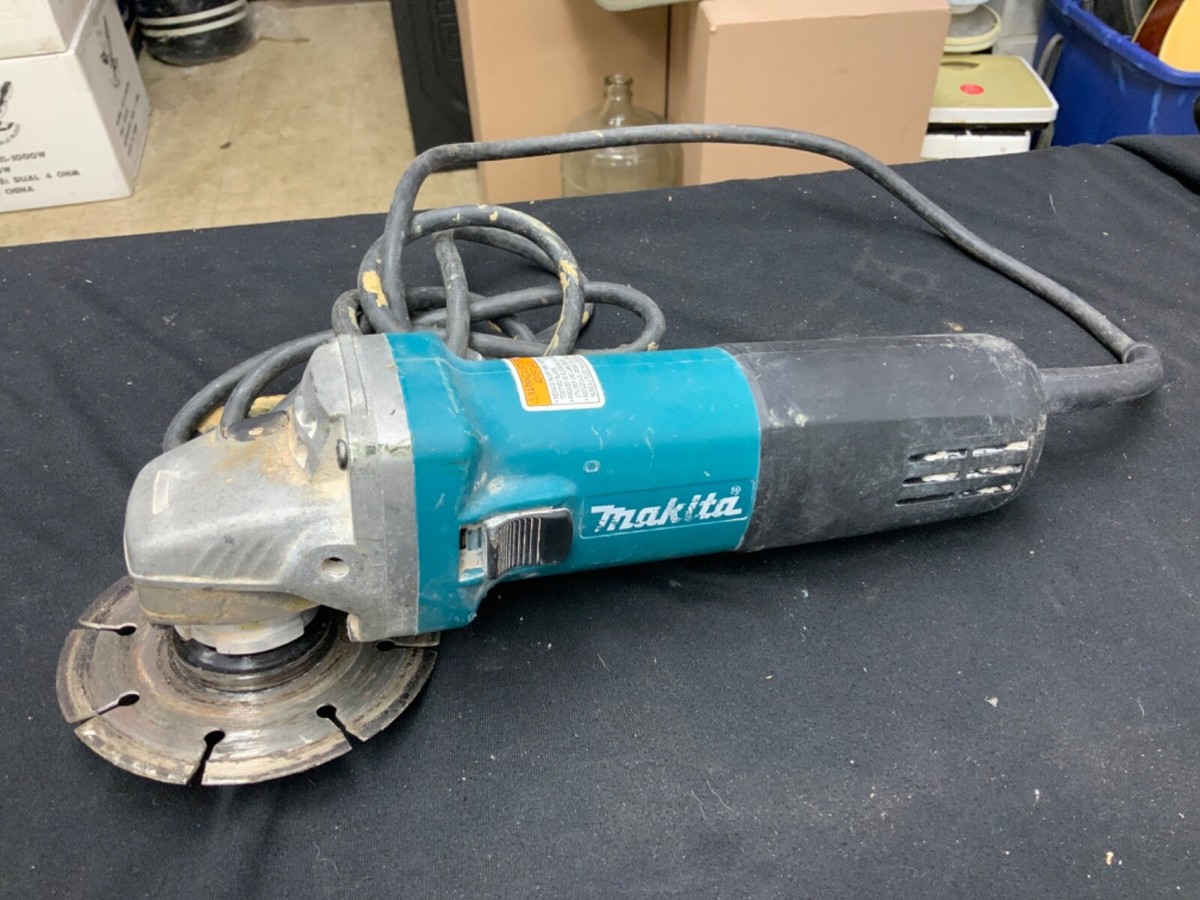 Makita 9557NB 120V 4-1/2
