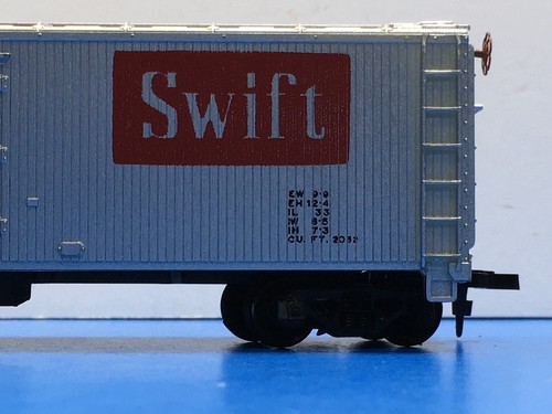 Mantua Brand HO Scale 40' "Swift" Reefer Freight Train Box Car 4226. #10 - Picture 4 of 12