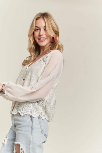 Blusa bordada con botones ADORA - Imagen 4 de 8