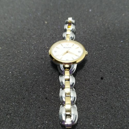 Reloj Bulova Damas 98P212 Diamante Acento Dos Tonos Acero Inoxidable con Dial Fregona - Imagen 9 de 9