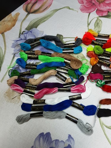 J&P Coats Multicolor Embroidery Floss Thread 25 Skeins NEW - Picture 2 of 3