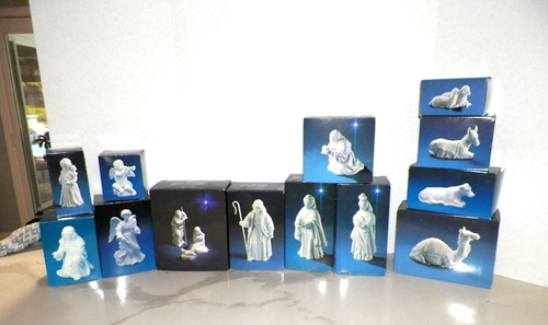 VINTAGE 1980's AVON WHITE PORCELAIN 15 PC NATIVITY SET WITH BOXES - Picture 12 of 16