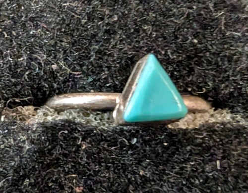 Vintage Navajo Tiny Triangle Turquoise Sterling Silver Ladies Ring Sz 4. 4.5,5 - Picture 3 of 7