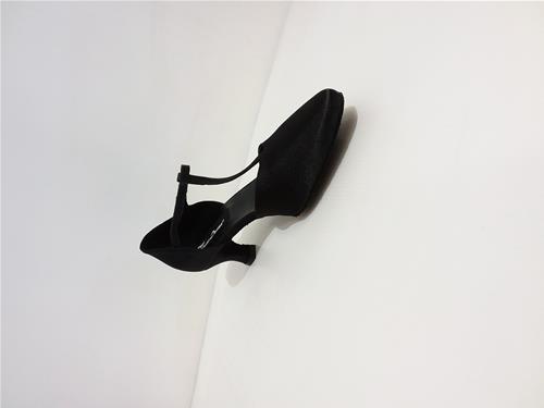 SCARPE DA BALLO RASO NERO CON CITURA A T TACCO 5 ROCCHETTO SUOLA CAMOSCIO COD.4 SCARPE DA BALLO RASO NERO CON CITURA A T TACCO 5 ROCCHETTO SUOLA CAMOSCIO COD.4