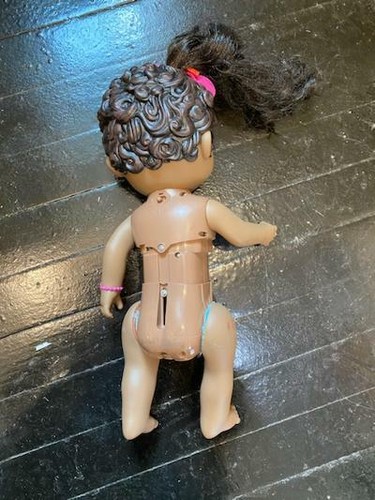 Muñeca Baby Alive bebé afroamericana a pilas - Imagen 2 de 4