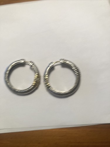 JUDITH RIPKA Sterling Silver Earnings With 18K Gold Small Diamonds In The Midle - Picture 2 of 12