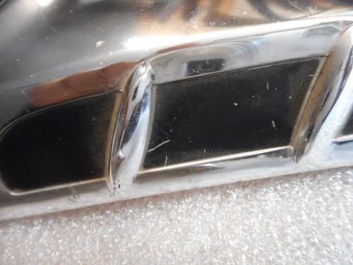 1960 CHEVROLET BISCAYNE BROOKWOOD ORNEMENT UNIT REAR DOORS NOS GM 3774617 - Picture 7 of 8