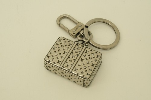 Authentic Louis Vuitton Silver Plated Luggage Keychain Logo Jewelry Accessory - Picture 3 of 12