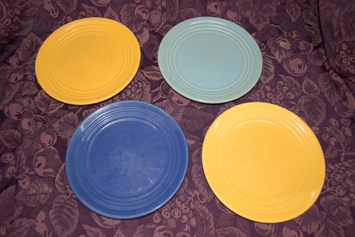 Vintage Bauer Pottery Ringware 7-3/4" Salad Plates (Lot of 4) - Picture 2 of 19