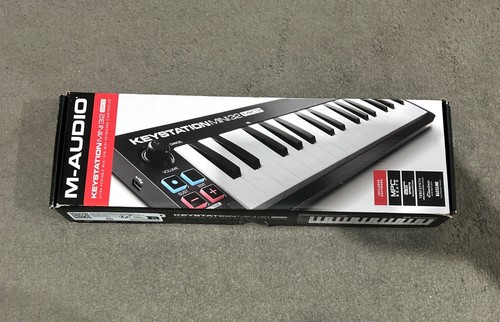 Keystation Mini 32 MK3 Ultra Portable Mini USB MIDI Keyboard Controller - Schwarz