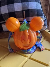 2024 DISNEY PARKS HALLOWEEN MICKEY PUMPKIN LIGHT-UP  SIPPER CUP STRAW LANYARD