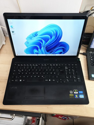 Sony Vaio VPC-F11 PCG-81312M i7 16.4" Blu-ray Full HD SSD Notebook Laptop 8GB - Bild 4 von 6