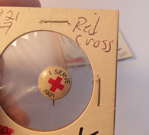 Paar Rotes Kreuz Vintage Anstecknadeln von 1921 - Bild 3 von 8