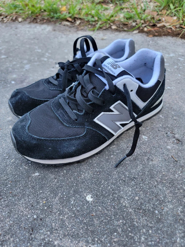 Zapatilla deportiva New Balance 574 clásica con cordones negra/blanca/gris KL574SKG. EE. UU. Talla 7 Foto 2 de 4