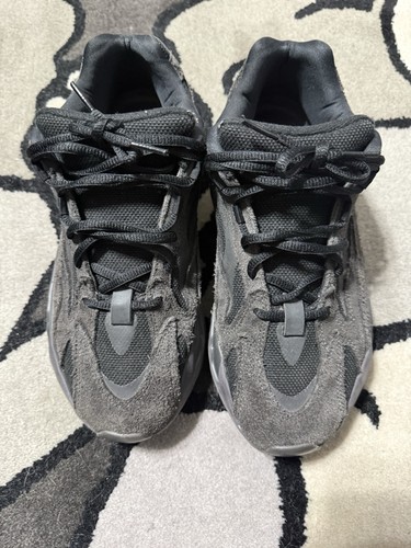 Size 9 - adidas Yeezy Boost 700 V2 Vanta - Picture 3 of 7