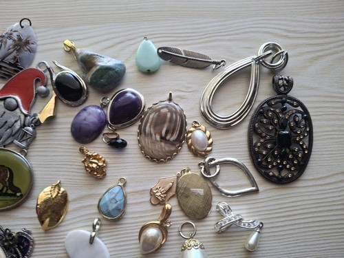 Vintage & Modern Charms Anhänger Schmuck Konvolut - Bild 10 von 16