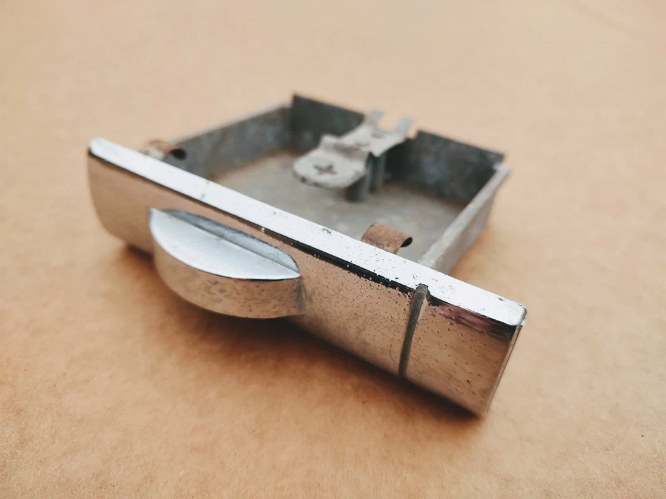 Cenicero Dodge Coronet Meadowbrook Wayfarer 1949 1950 OEM original  Foto 2 de 4