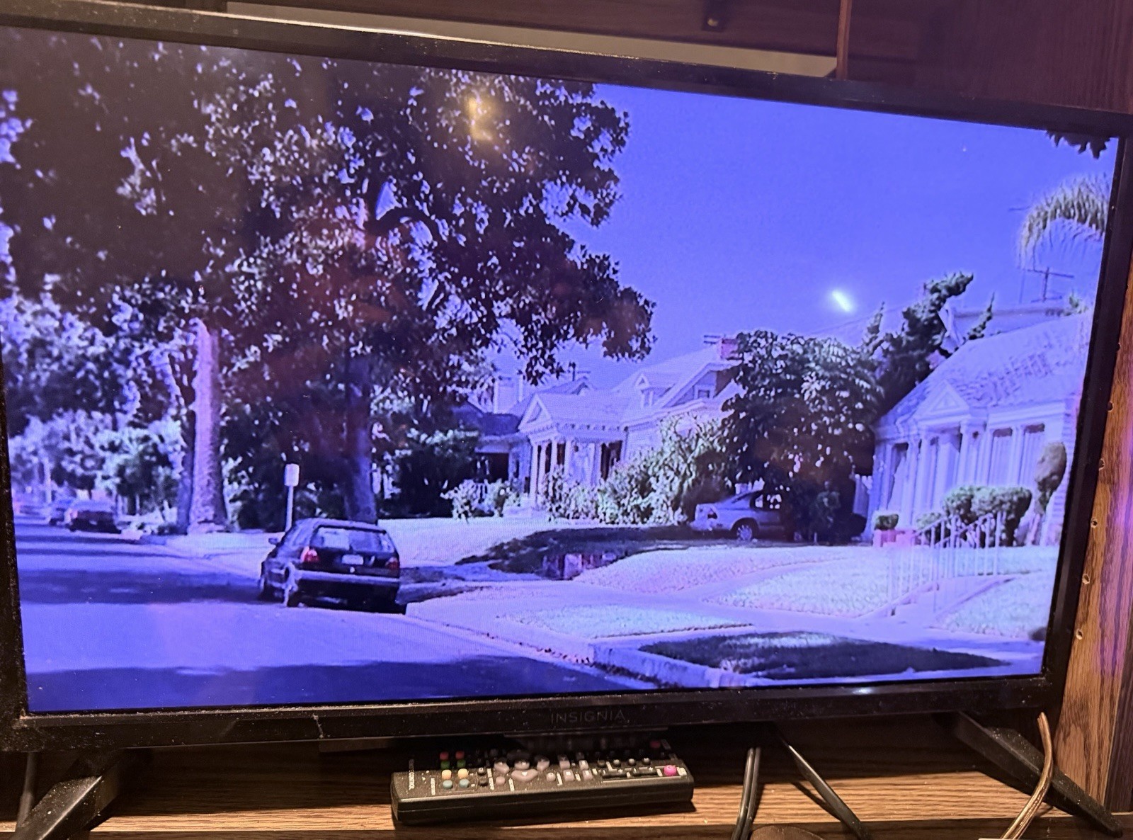 Insignia 24 Inch LED TV 720p 60Hz Black plus a FREE Roku Exp