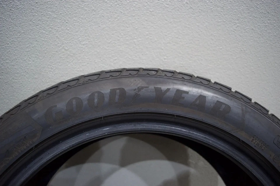 2x Goodyear UltraGrip 8 MOE RSC* M+S XL 245 45 R18 100V Winterreifen R986R - Bild 2 von 4