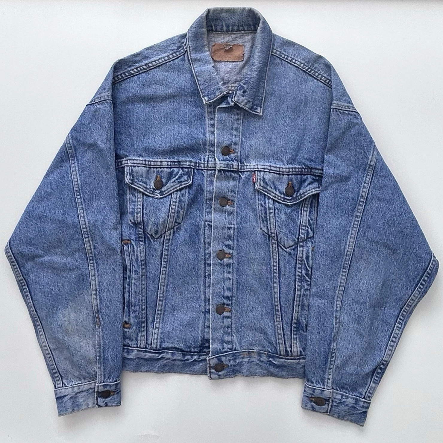 Vintage 1990 Levi's Denim Trucker Jacket Classic Blue Men’s XL 70507 Made In USA
Opens in a new wind