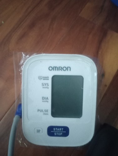 Omron 3 Series BP7100 Oberarm-Blutdruckmessgerät - Bild 1 von 4