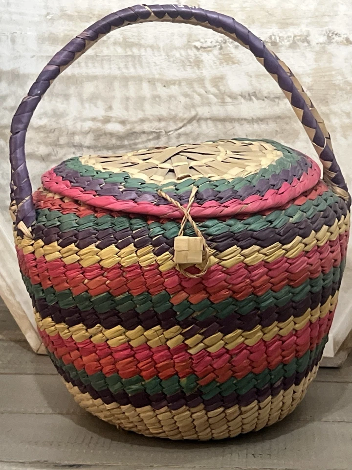 VTG Woven Rattan/Straw Basket/Lid/handles & coil wire rim basket set of 2 - Image 3 of 4