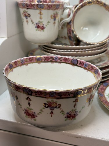 Antique Floral Gilt Windsor China Tea Set - 35 Pieces - Picture 8 of 19