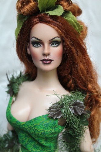 Tonner Tyler 16" OOAK DC BATMAN COMICS POISON IVY Repaint Kunstpuppe von SashaBleu - Bild 7 von 18