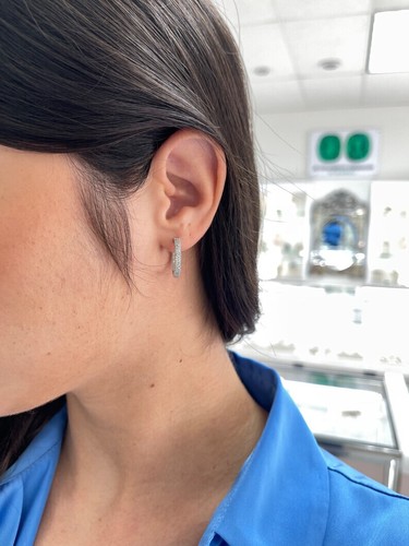 Pendientes tipo argolla de diamantes pavé redondos brillantes naturales de oro blanco de 14 k de 0,80 tcw - Imagen 3 de 10