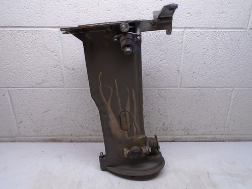 M5 385689 Johnson Evinrude 18 20 25 HP Exhaust Housing Leg & Rubber Mounts - Picture 3 of 6