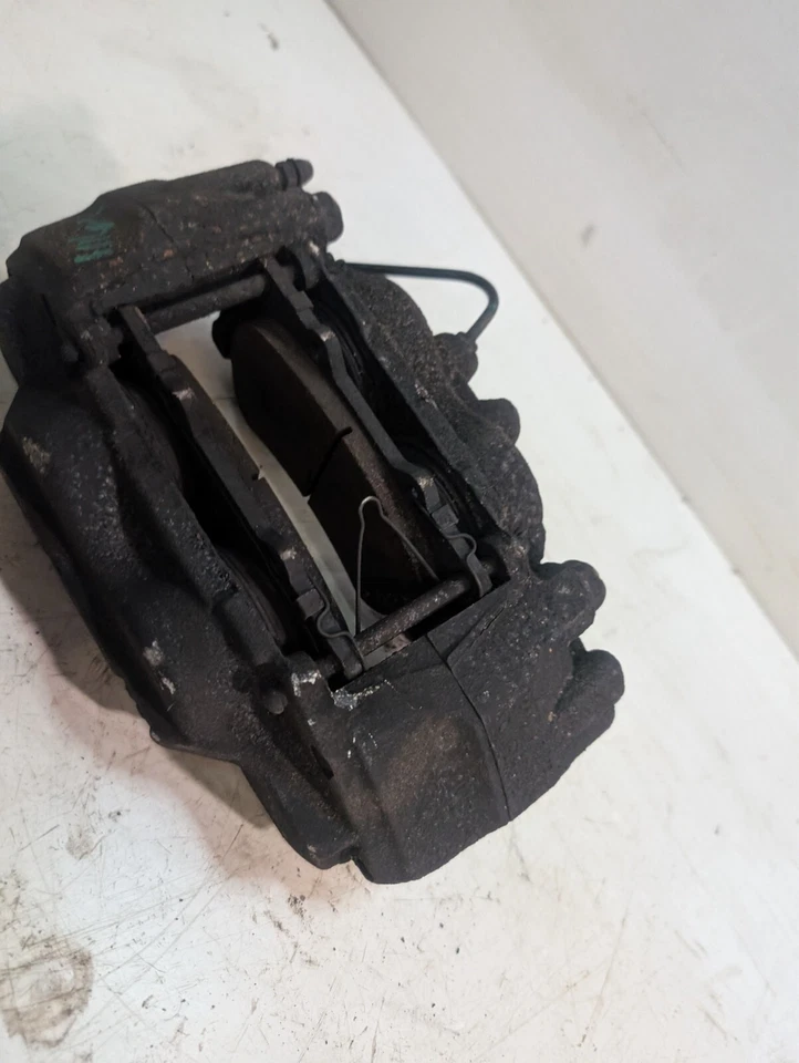 Toyota Hilux тормозной суппорт левая рука спереди б/у хорошая бесплатная доставка 2017-2022 - Изображение 3 из 4