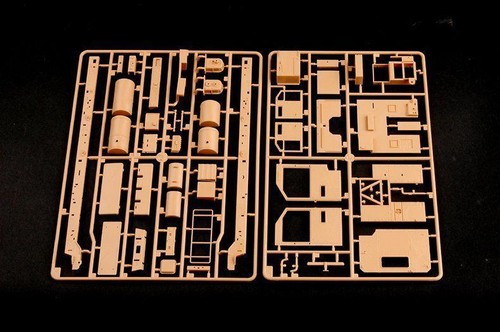 HobbyBoss 85502 M1070 1:35 Truck HET M1000 Semi-Trailer Plastic Model Car Kits - Picture 4 of 11