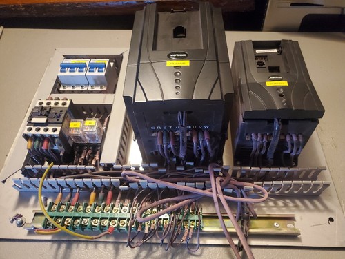 INVERTER B300-2T0040G-01 / B3000-2T0015G-01 4.0KW 240V. - Picture 11 of 18