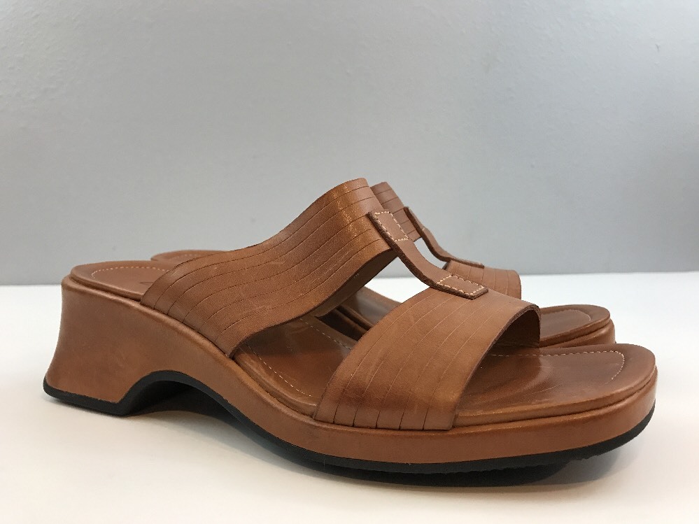 Clarks Womens Leather Slide Sandals Wedge Heel Open Toe Slip On shoes Brown 8 M Clarks Womens Leather Slide Sandals Wedge Heel Open Toe Slip On shoes Brown 8 M
