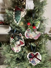 PRIMITIVE CHRISTMAS QUILTED ORNAMENTS/ BOWL FILLERS  SET OF 4 A