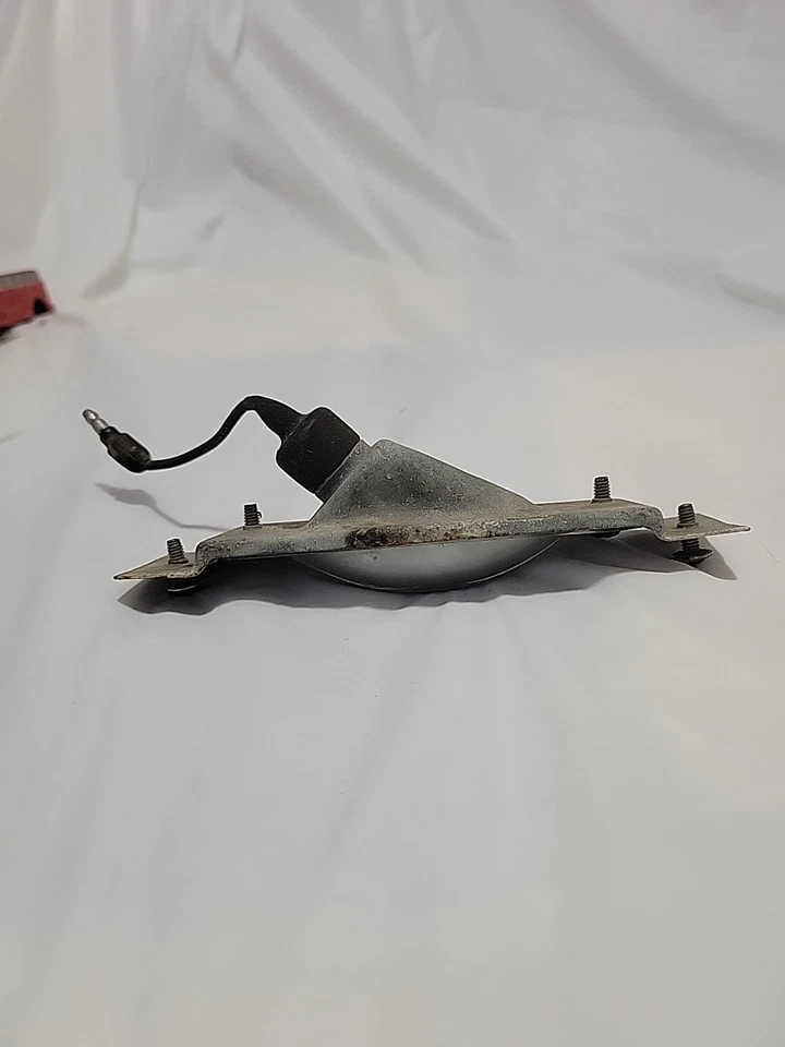 1965-1971 Chrysler Mopar License Plate Lamp Part No 2575 059 - Image 3 of 3